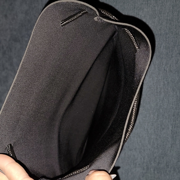 Black Triangl travel back pack - Picture 5 of 5